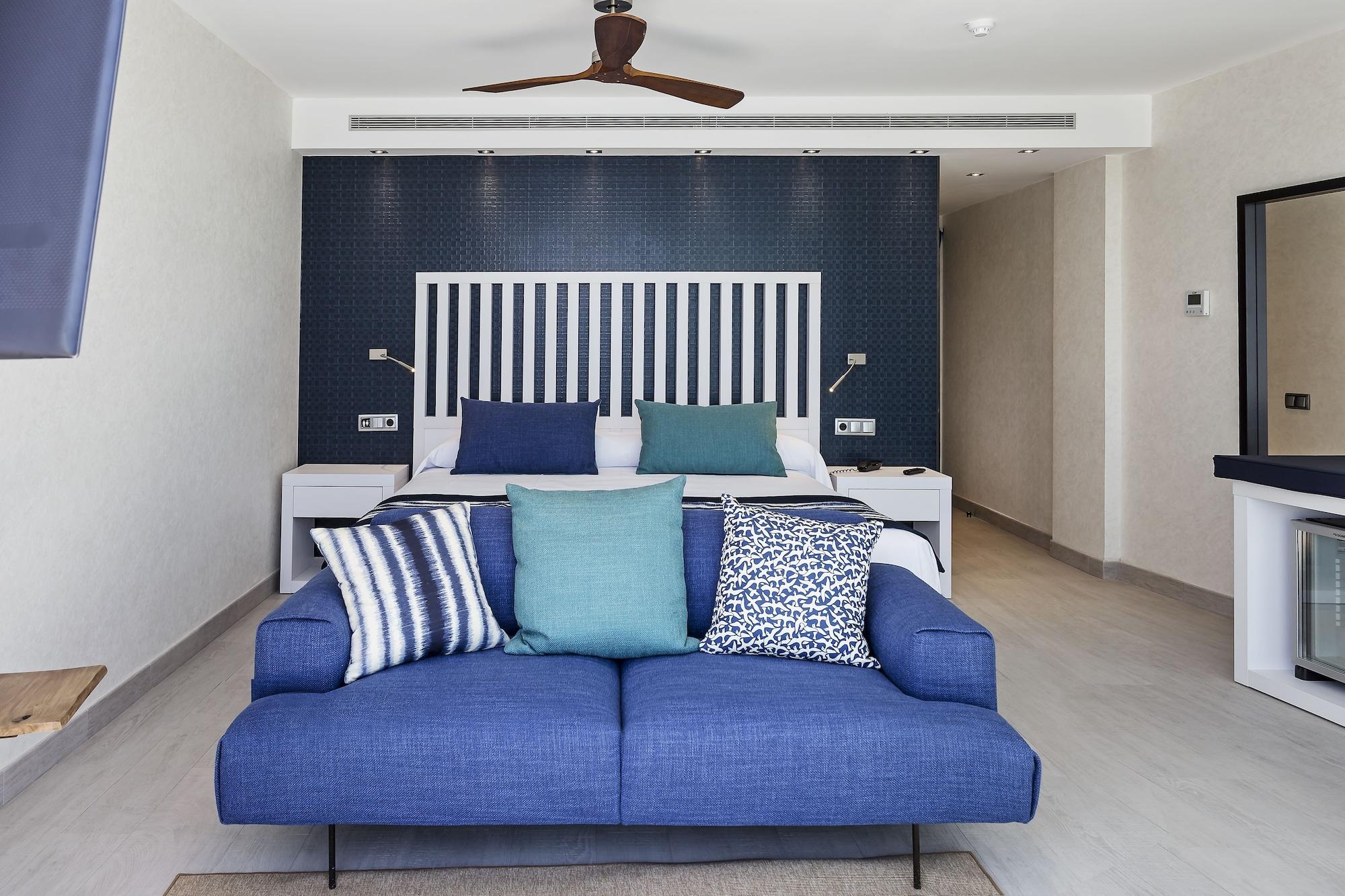 Отель Catalonia Royal Ses Estaques-Adults Only Санта-Эулалия-дель-Рио Экстерьер фото