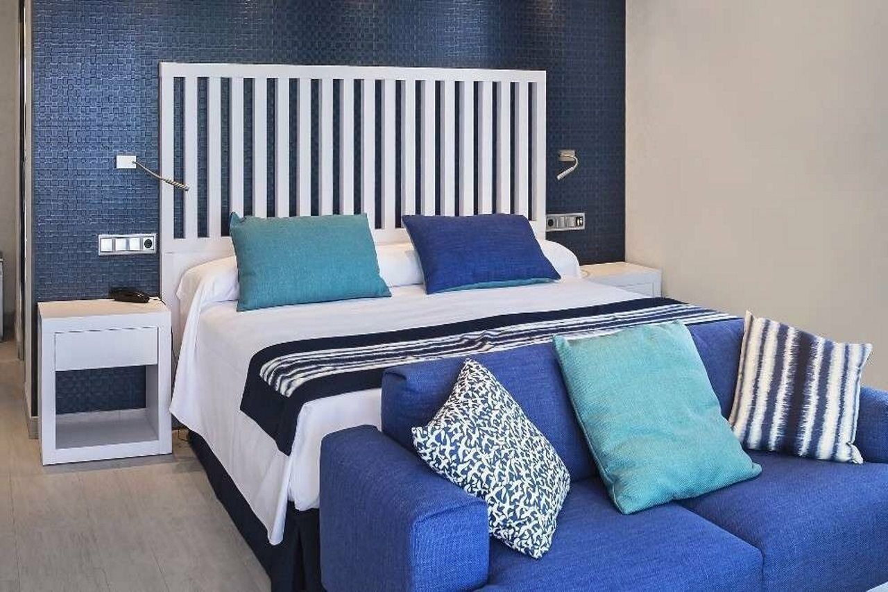 Отель Catalonia Royal Ses Estaques-Adults Only Санта-Эулалия-дель-Рио Экстерьер фото