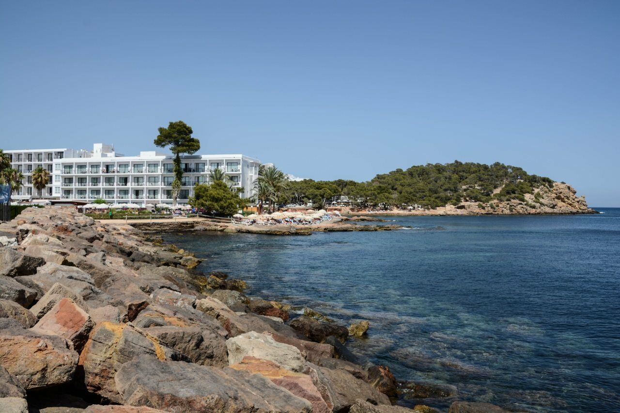 Отель Catalonia Royal Ses Estaques-Adults Only Санта-Эулалия-дель-Рио Экстерьер фото